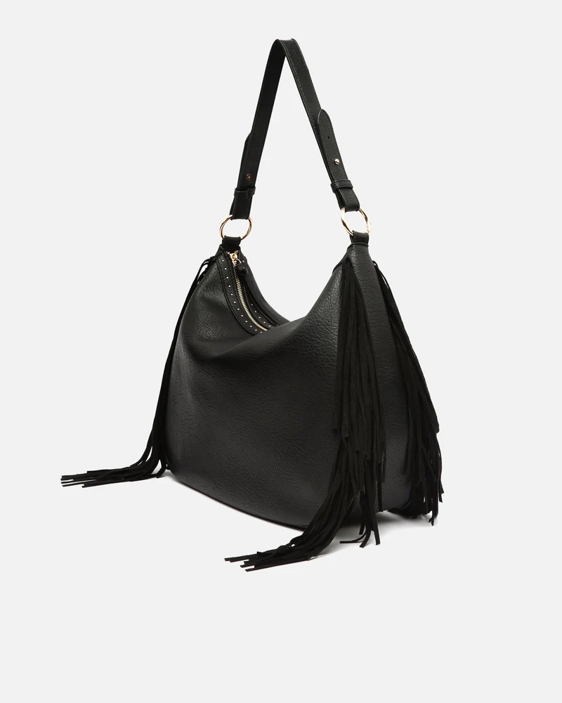 Chete bolso hobo con flecos y detalles metálicos