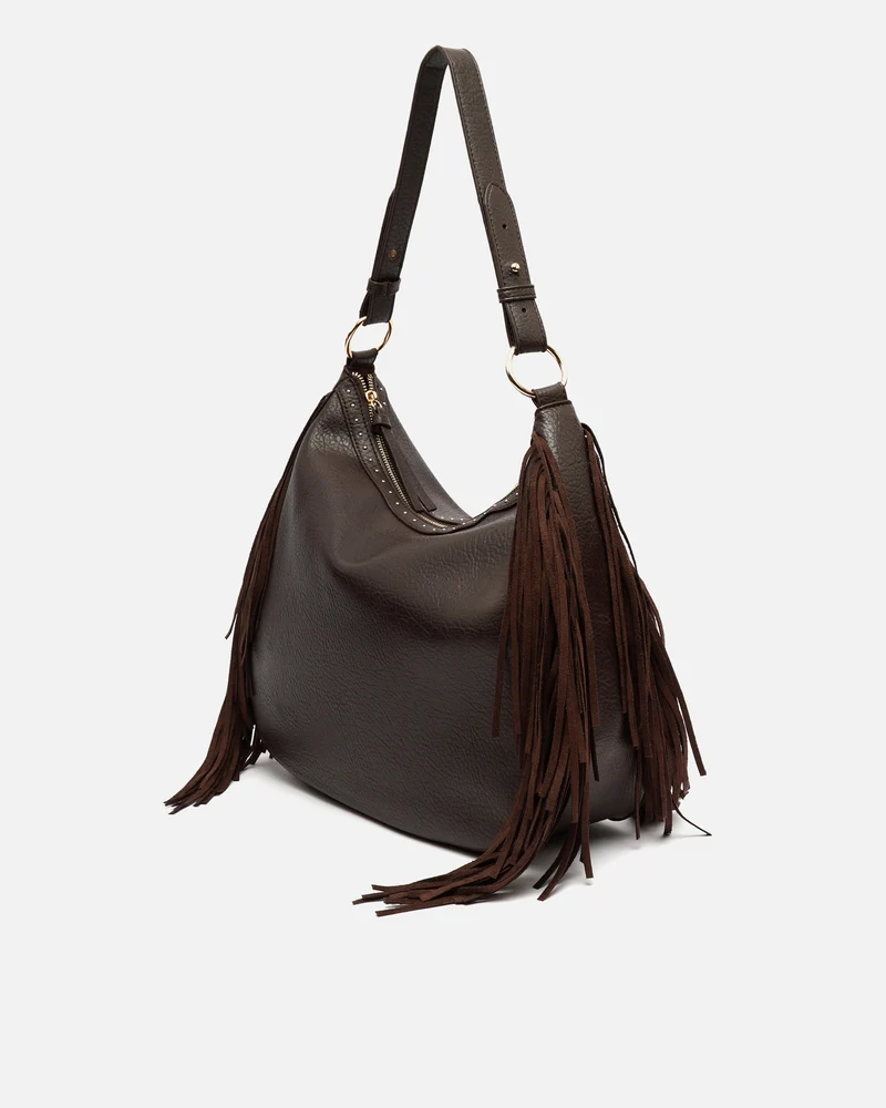 Chete bolso hobo con flecos y detalles metálicos