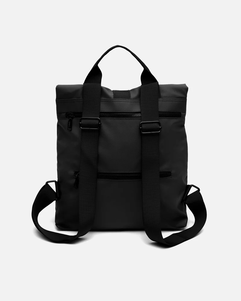 Nere mochila con solapa en nylon