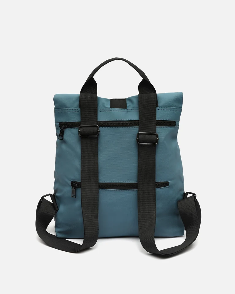 Nere mochila con solapa en nylon