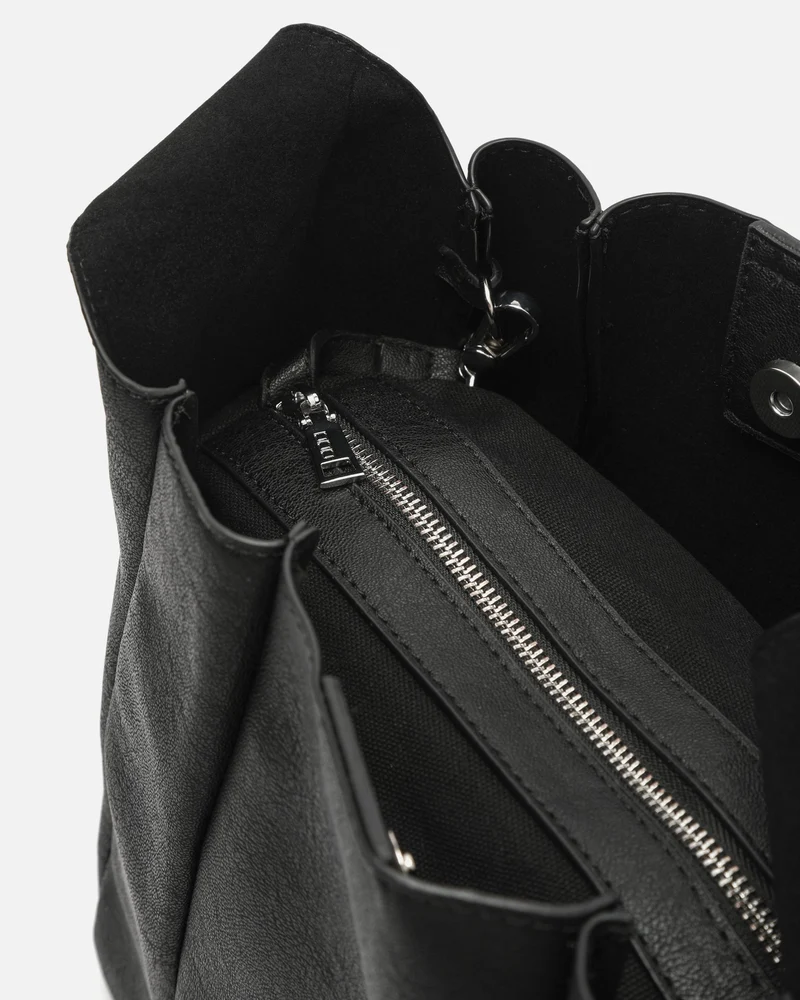 Giselina bolso hobo mediano con neceser interior extraíble ED.