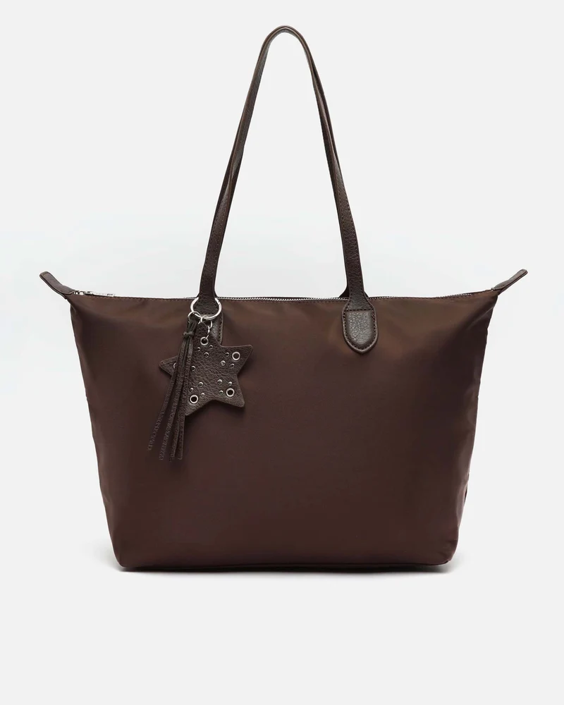 Clote bolso shopper grande en nylon con detalle colgante