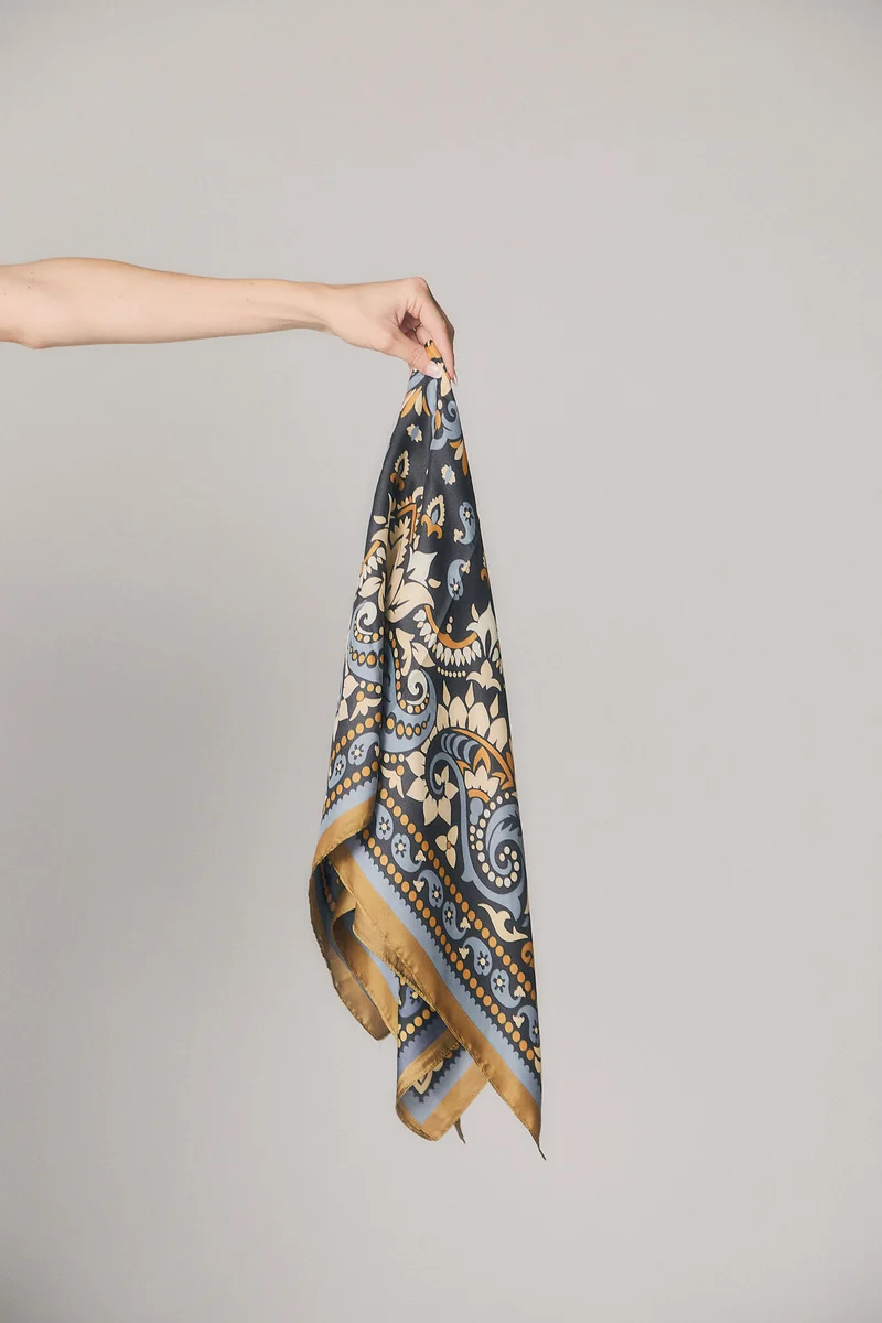 Pañuelo estampado mandala mostaza