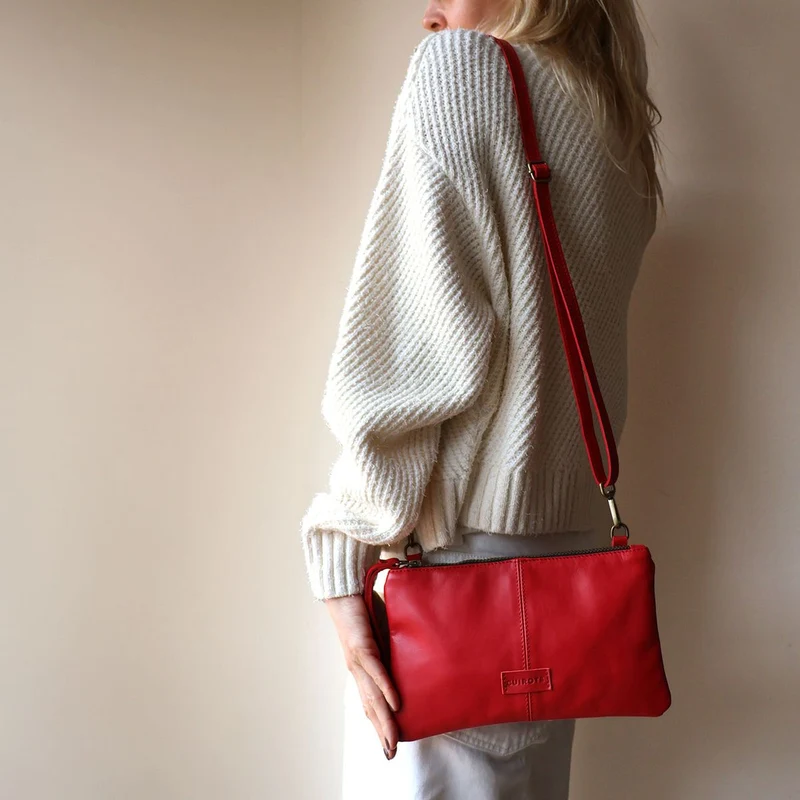 Bolso de mano tipo sobre CUIROTS Olivia