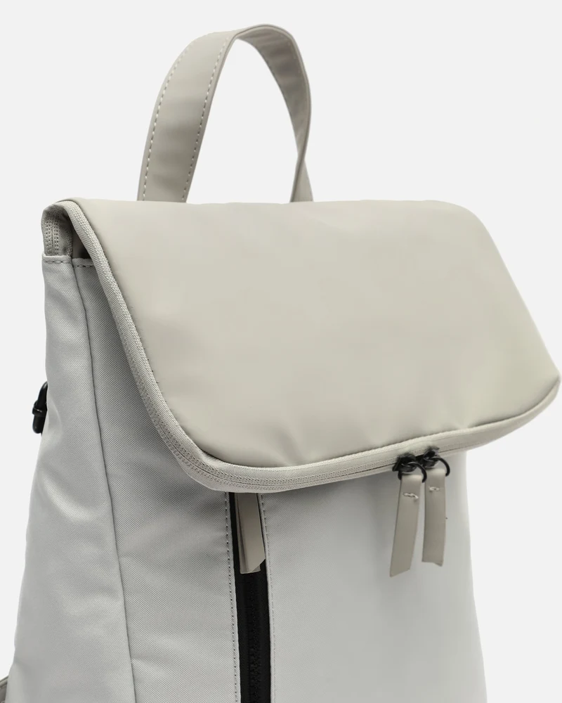Senay mochila con solapa en nylon ED.