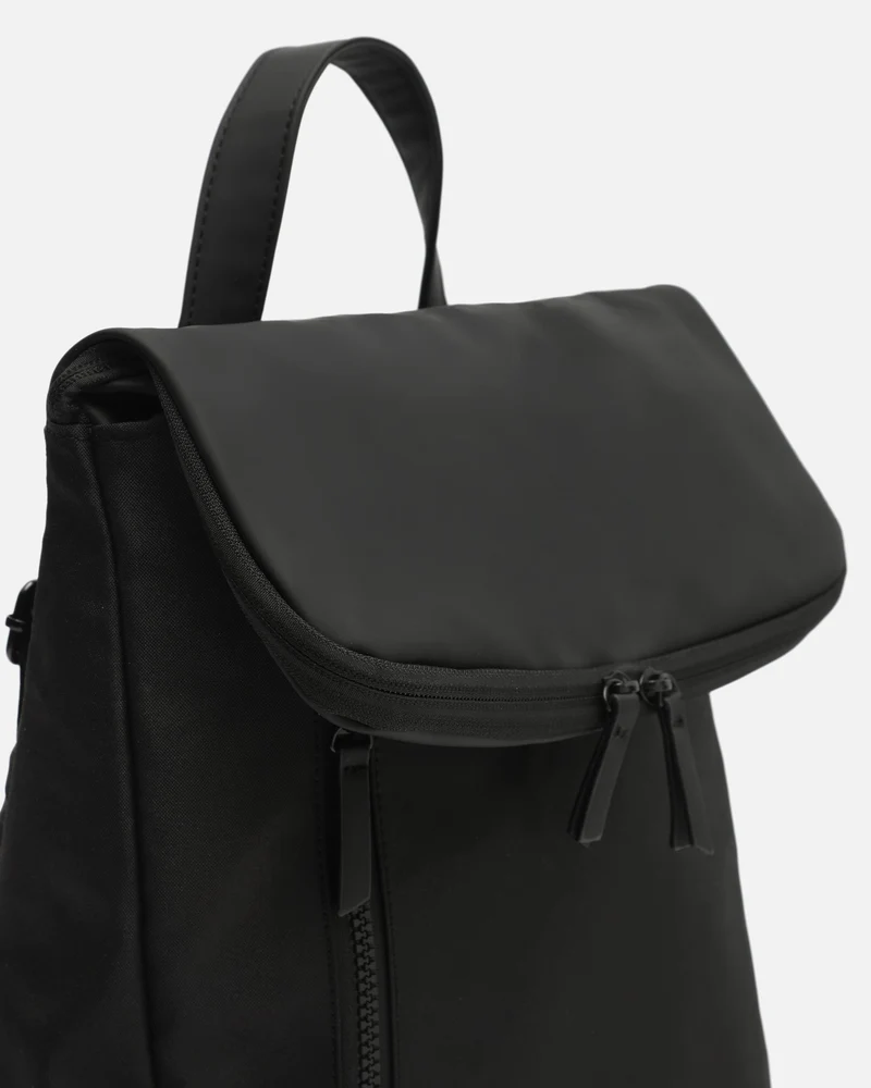 Senay mochila con solapa en nylon ED.