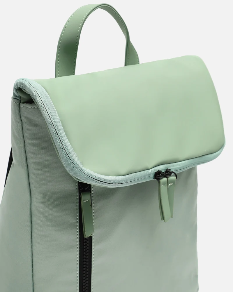Senay mochila con solapa en nylon ED.