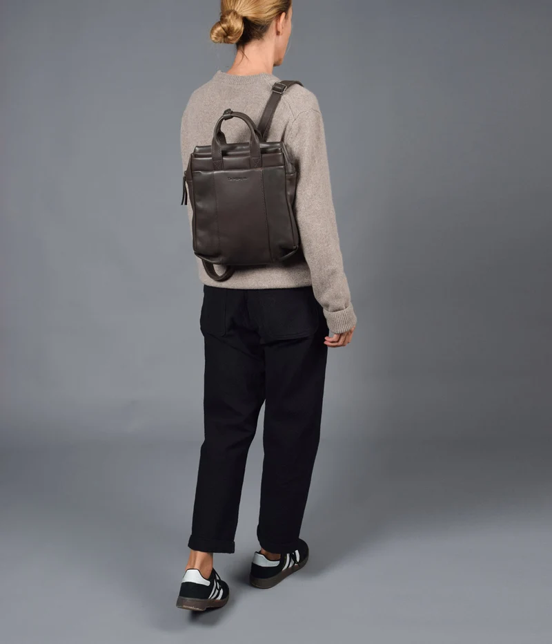 Mochila pequeña de piel THB Triple