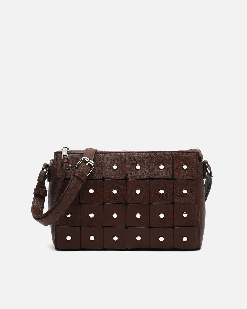 Escueri bolso bandolera con detalles metálicos