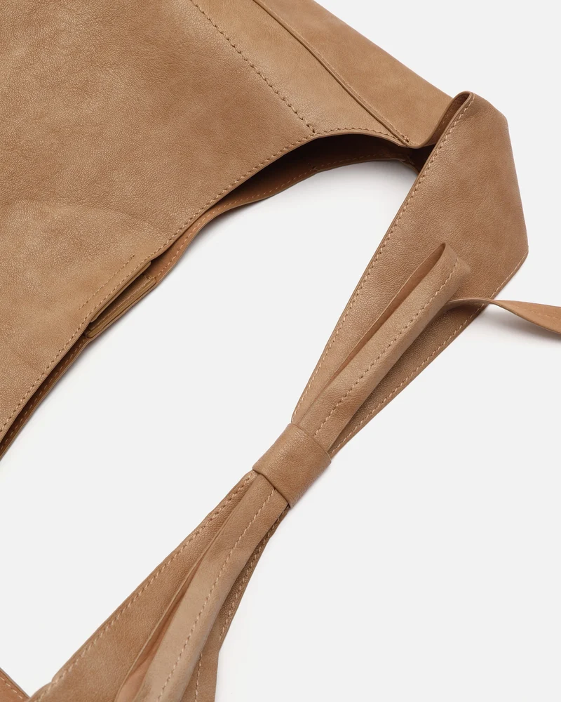 Kaira bolso hobo con neceser extraíble