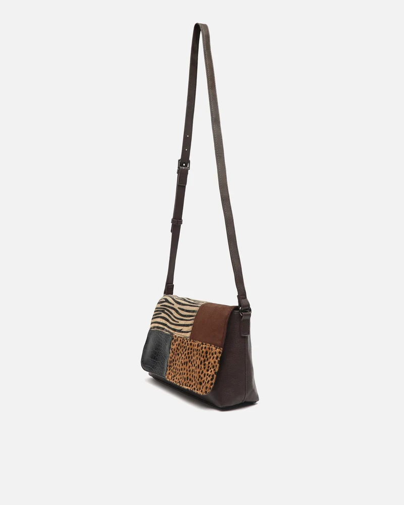 Ziveri bolso bandolera con solapa con estampado patchwork animal print