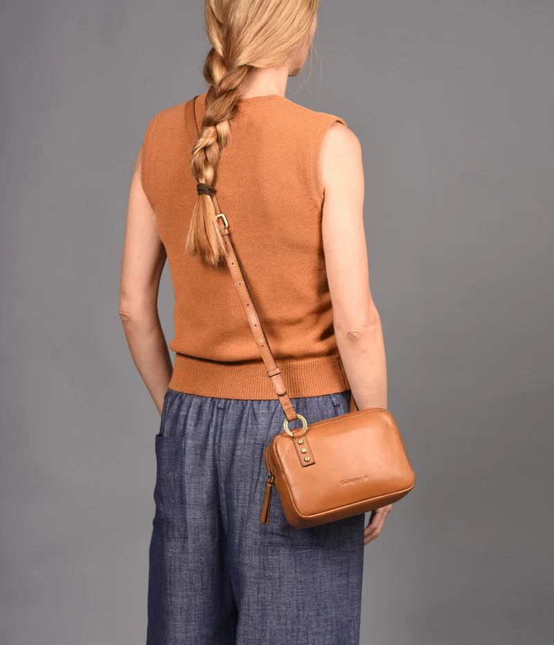 Bandolera mediana de piel THB Slim