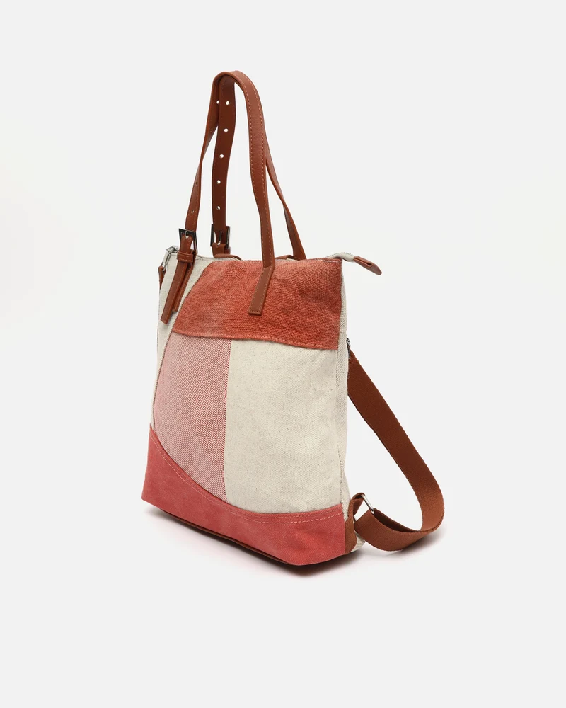 Narcisa mochila antirrobo con asas para el hombro y estampado patchwork efecto desgastado ED.