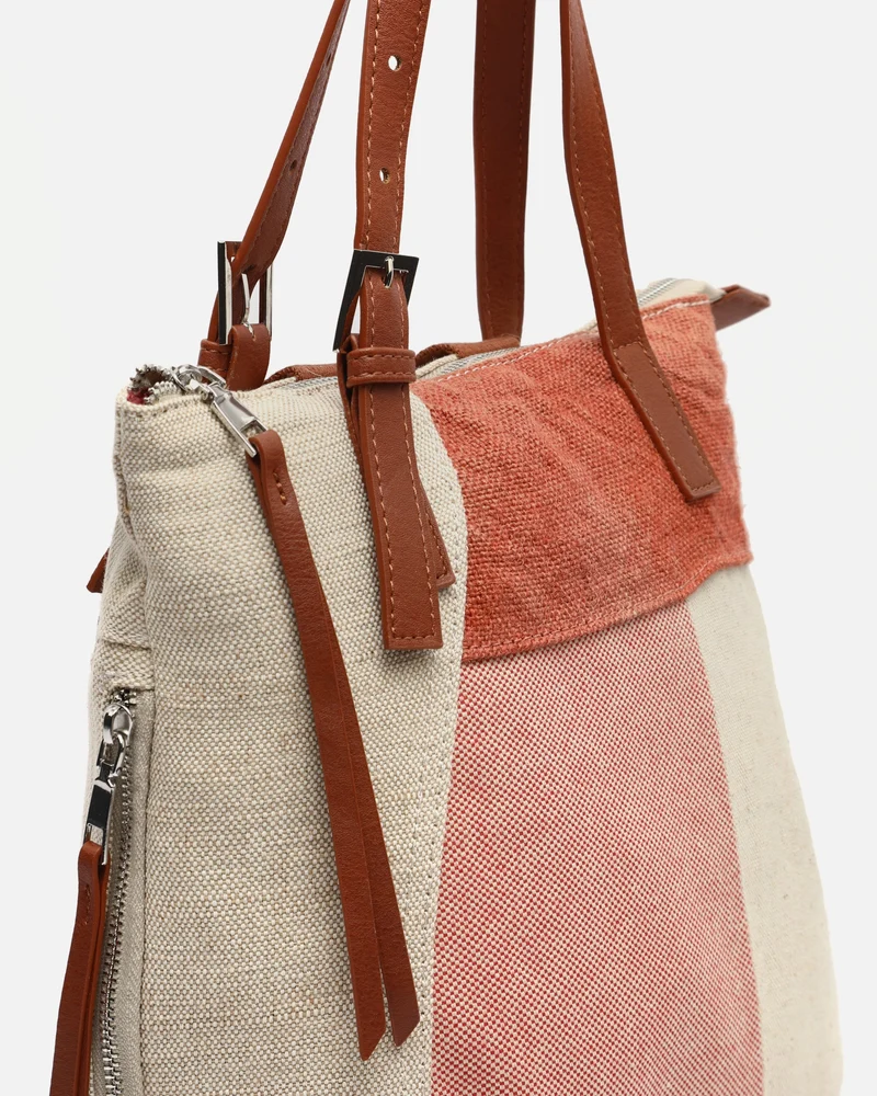 Narcisa mochila antirrobo con asas para el hombro y estampado patchwork efecto desgastado ED.