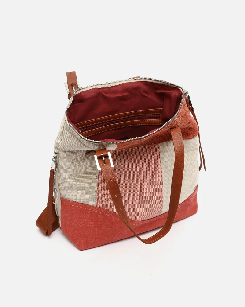 Narcisa mochila antirrobo con asas para el hombro y estampado patchwork efecto desgastado ED.