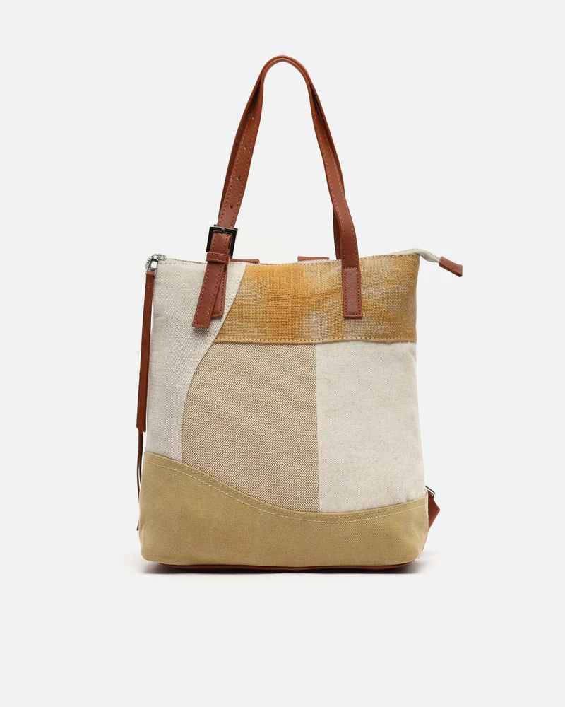 Narcisa mochila antirrobo con asas para el hombro y estampado patchwork efecto desgastado ED.
