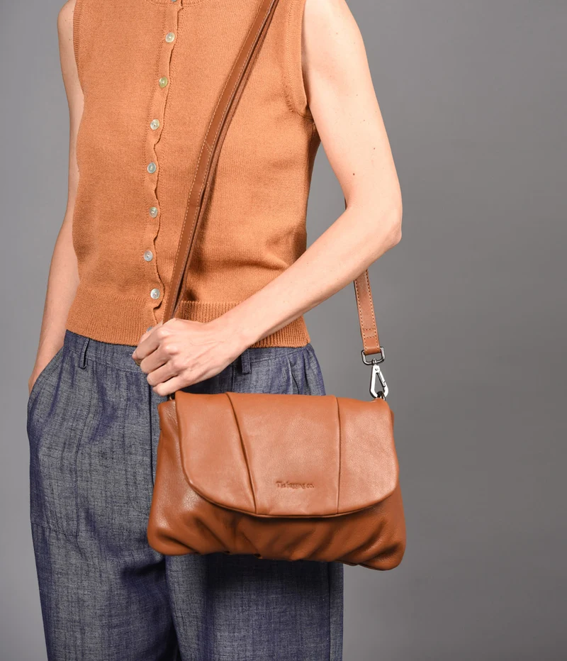 Bandolera grande de piel THB Scallop