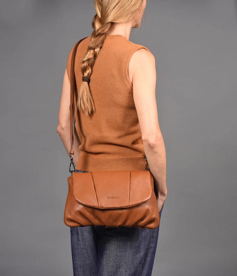 Bandolera grande de piel THB Scallop