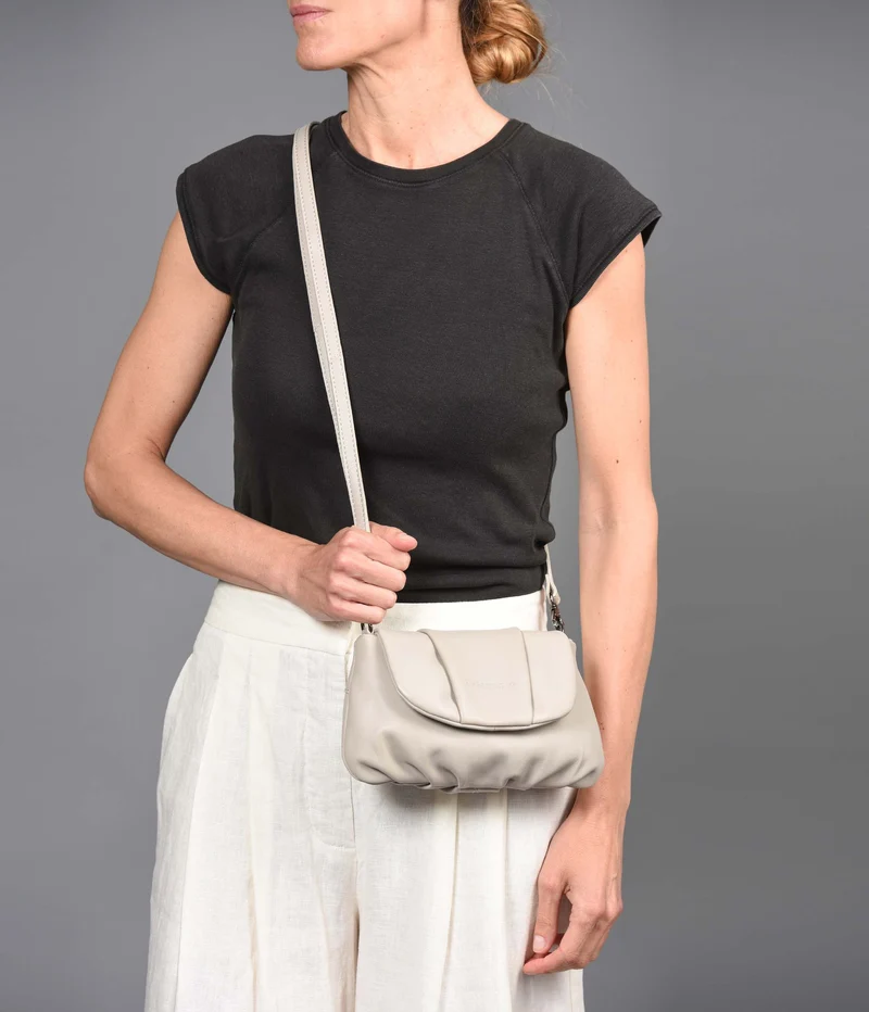 Bandolera pequeña de piel THB Scallop