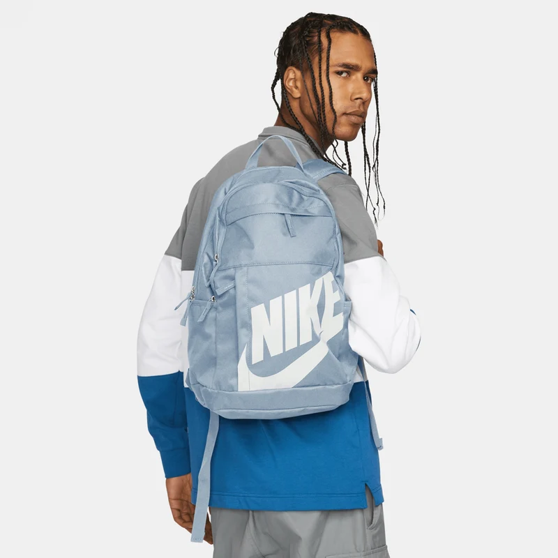Nike Elemental Mochila 21 – vielseitiger Daypack mit 21 Litern Volumen, robustem Polyestergewebe, sportlichem Design und mehreren Fächern für klare Struktur und schnellen Zugriff im Alltag, Schule und Sport.
