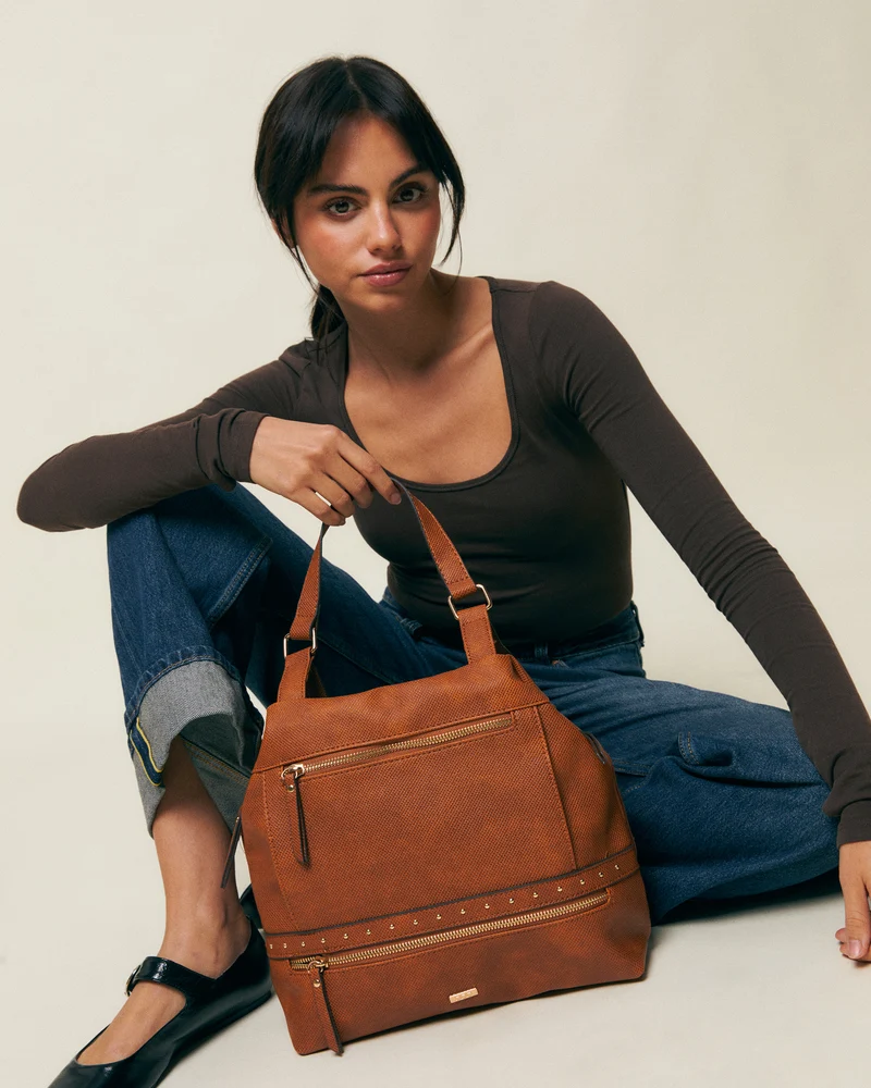 Engri mochila antirrobo con detalles metálicos
