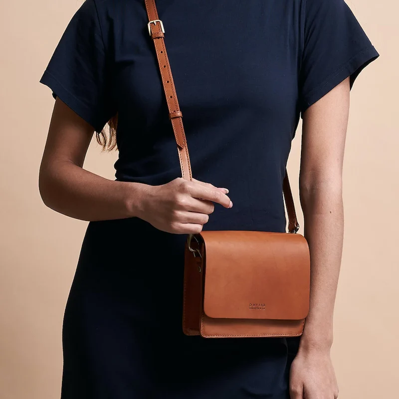 Bolso Mini Audrey Clásico Coñac (Correa Tejida/ Correa de Piel)