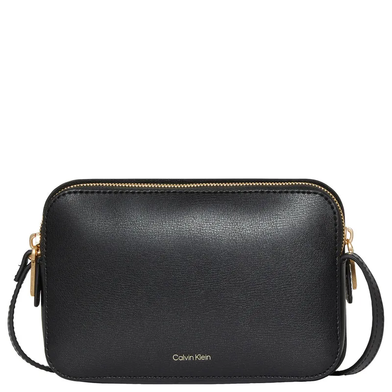 Calvin Klein Foil Logo Elongated - Bolso bandolera 21 cm (black/toasted coconut)