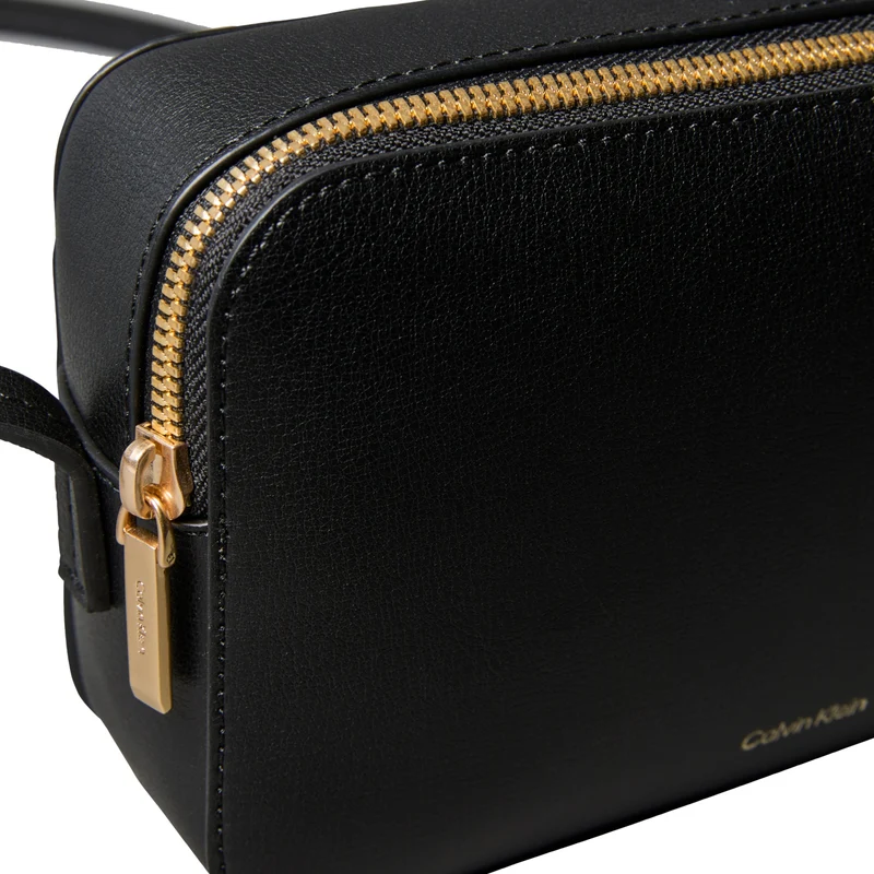 Calvin Klein Foil Logo Elongated - Bolso bandolera 21 cm (black/toasted coconut)