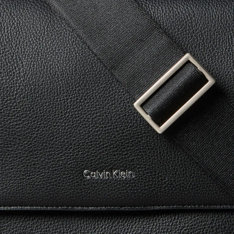 Calvin Klein Raised - Bolso bandolera 29.5 cm (black)