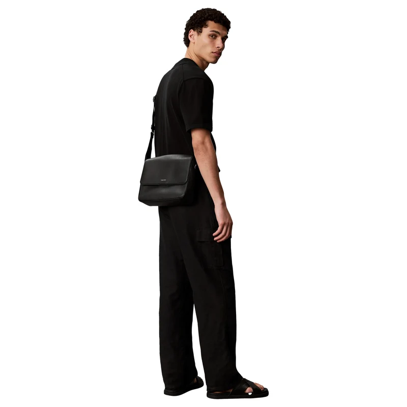 Calvin Klein Raised - Bolso bandolera 29.5 cm (black)