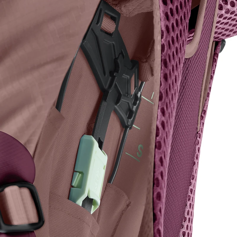 Deuter Futura Pro 30 SL - Mochila de senderismo 61 cm (cassis-ashrose)