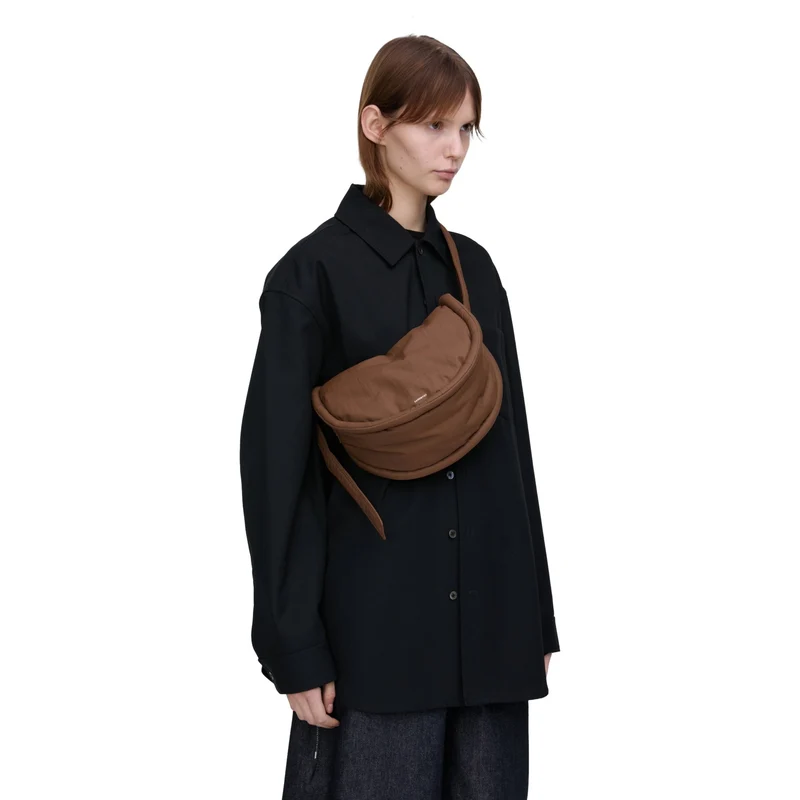 Sandqvist Curve Half Moon Bag S - Bolso bandolera 26 cm (dark taupe)