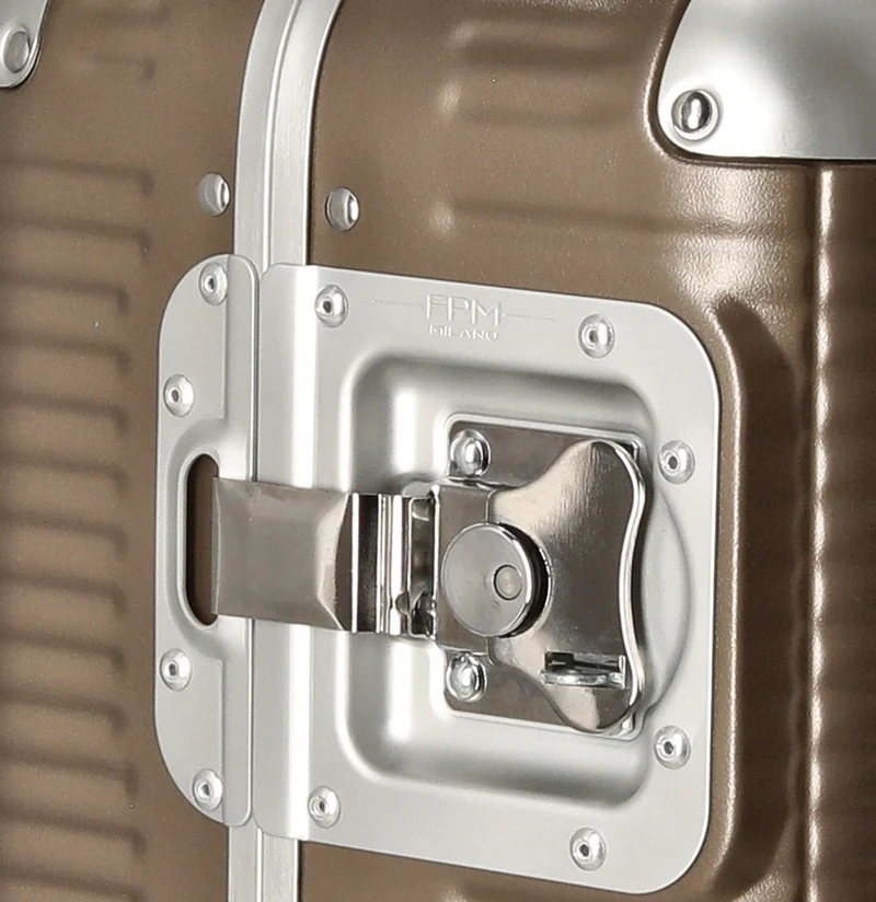 FPM Milano Bank Light Spinner 53 front pocket - Maleta de cabina con 4 ruedas 53 cm (matt almond)