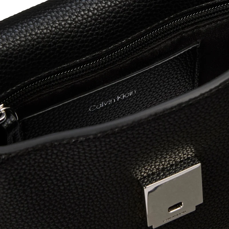 Calvin Klein Emblem Pebb - Bolso bandolera (black)
