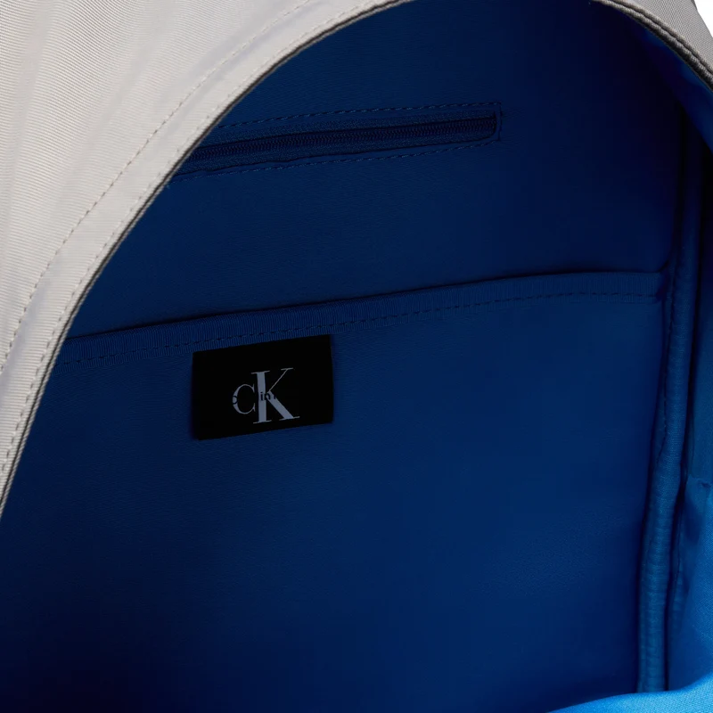 Calvin Klein Monogram - Mochila 40 cm (cloudburst)