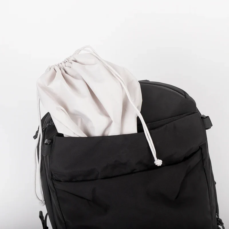 Doughnut Astir 22 - Mochila 49 cm (black)