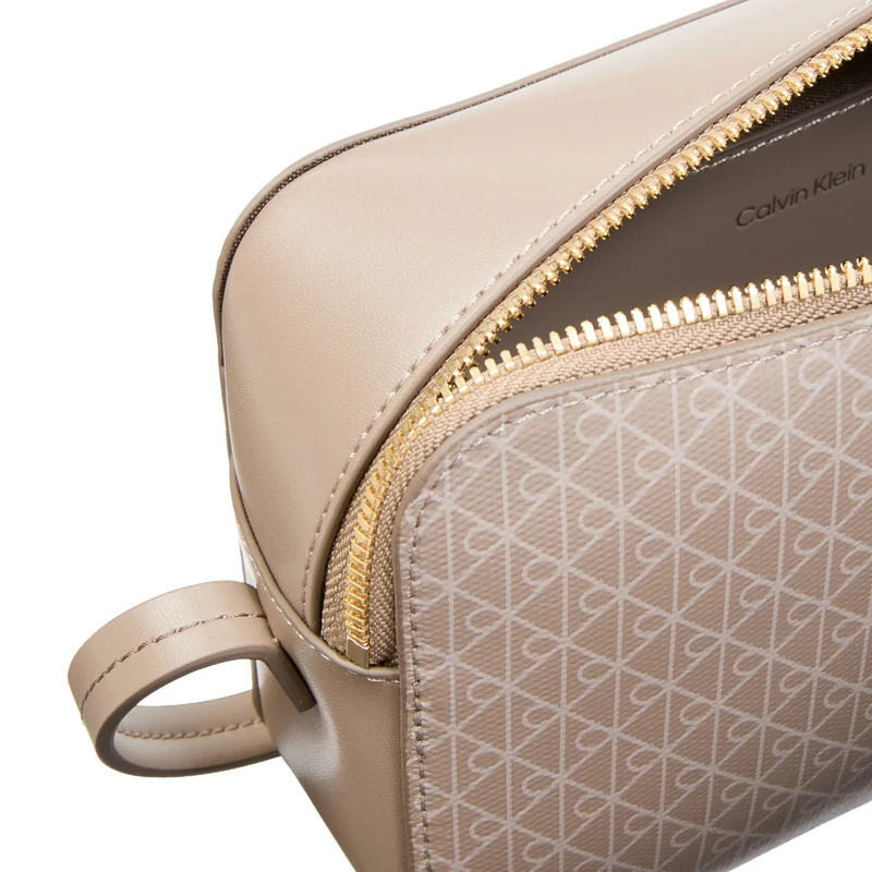 Calvin Klein Emblem - Bolso bandolera 21 cm (desert taupe aop)