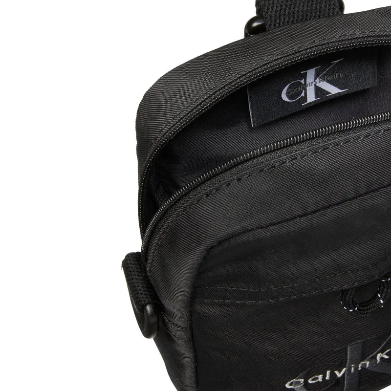 Calvin Klein Bold Logo - Bolso bandolera 28 cm (black)