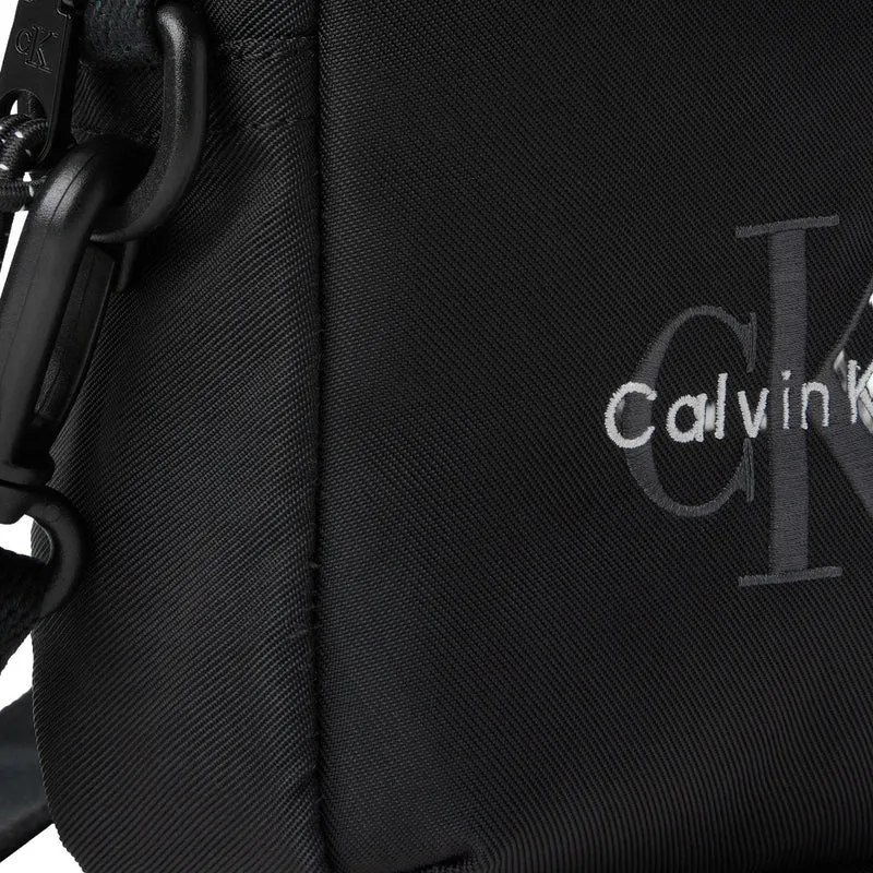 Calvin Klein Bold Logo - Bolso bandolera 28 cm (black)