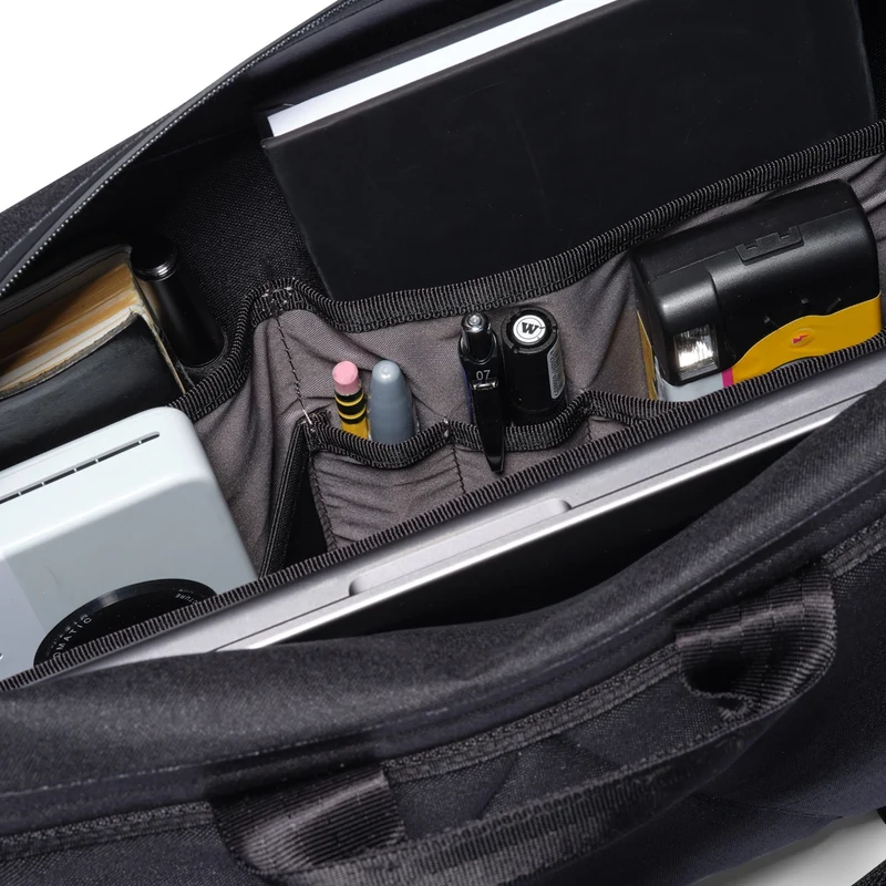 Chrome Kadet Max WP - Bolso bandolera 15" 39.5 cm (black)