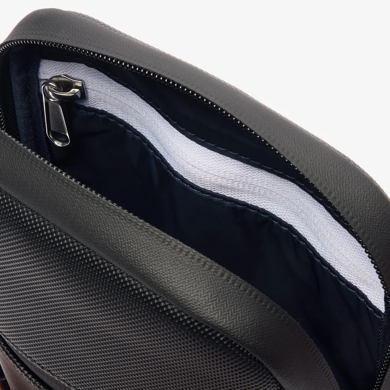 Lacoste Core Essentials - Bolso bandolera S 21 cm (noir)