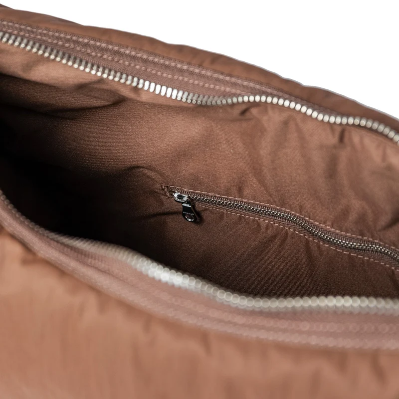Sandqvist Curve Half Moon Bag L - Bolso bandolera 42 cm (dark taupe)