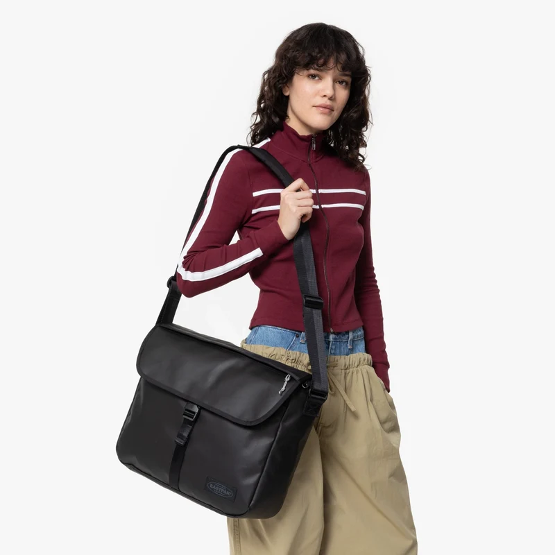 Eastpak selection Delegate + - Bolso de hombro 17" 38.5 cm (tarp black 2)