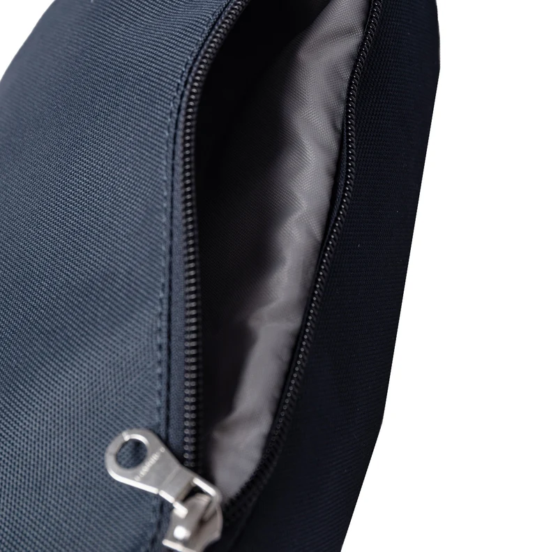 Sandqvist Ground Crossbody - Bolso bandolera 30 cm (navy)