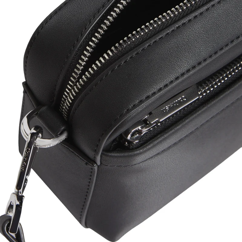 Calvin Klein Must Double Straps Camera - Bolso de hombro (negro)